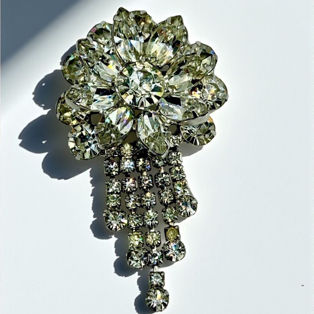 Vintage Layered Rhinestone Flower Brooch & Pendant with Dangles –Silver Tone EUC - Picture 4 of 17